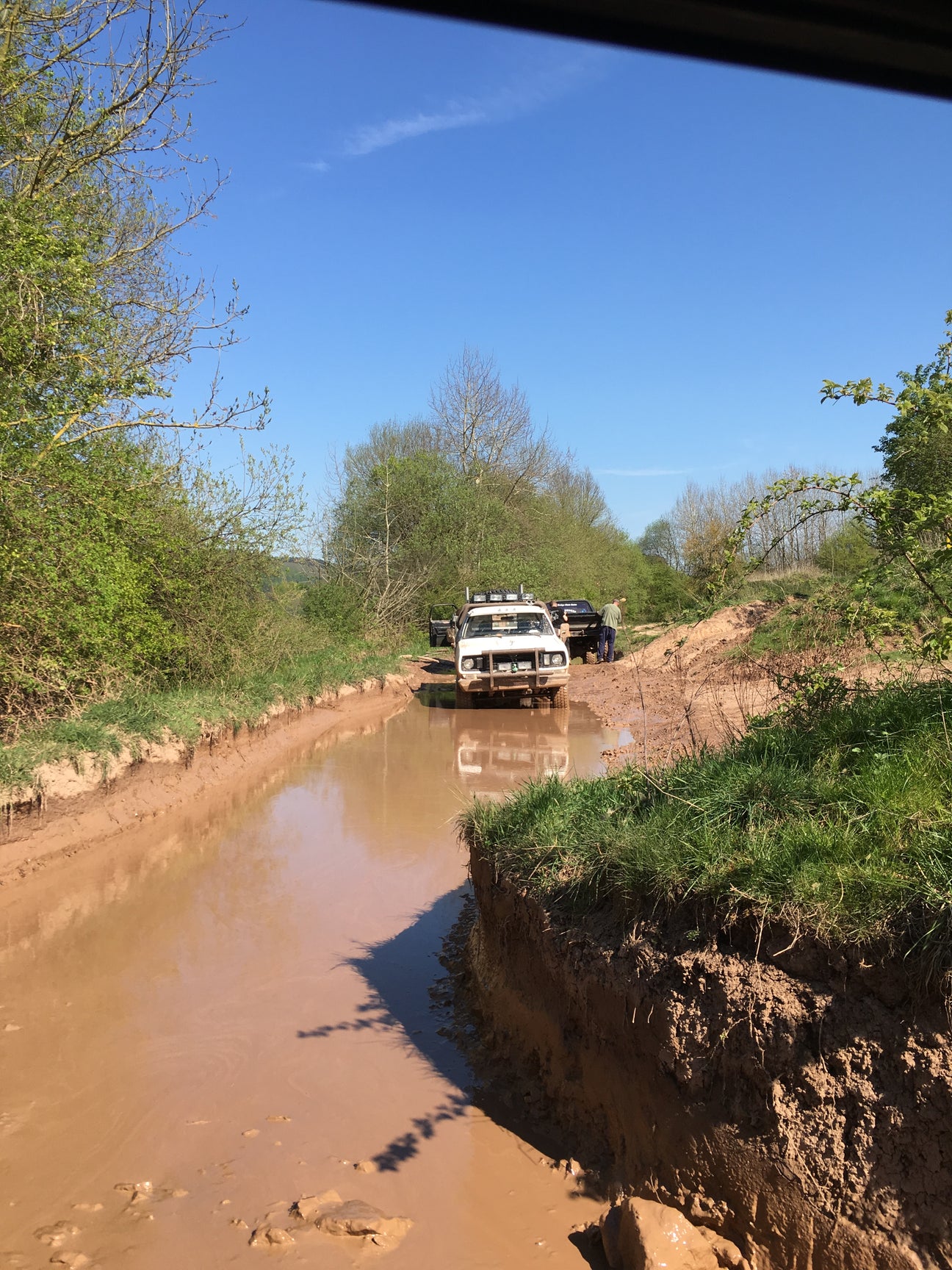 offroad fahrzeug im offroadeinsatz