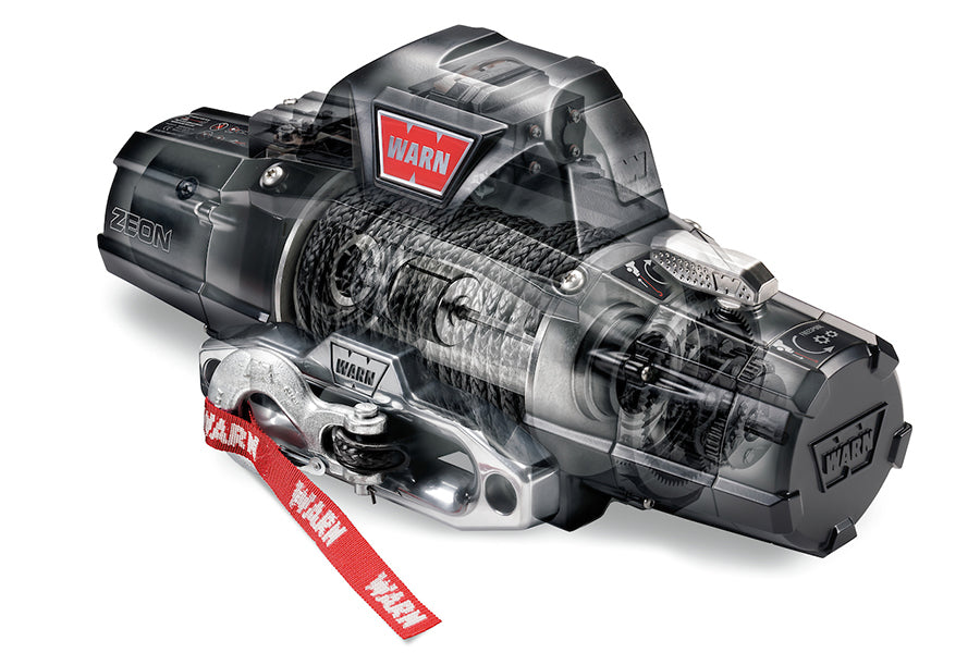 WARN Zeon 8S Seilwinde in schräger Perspektive – transparente Hülle mit sichtbarem Innenleben und Motorstruktur