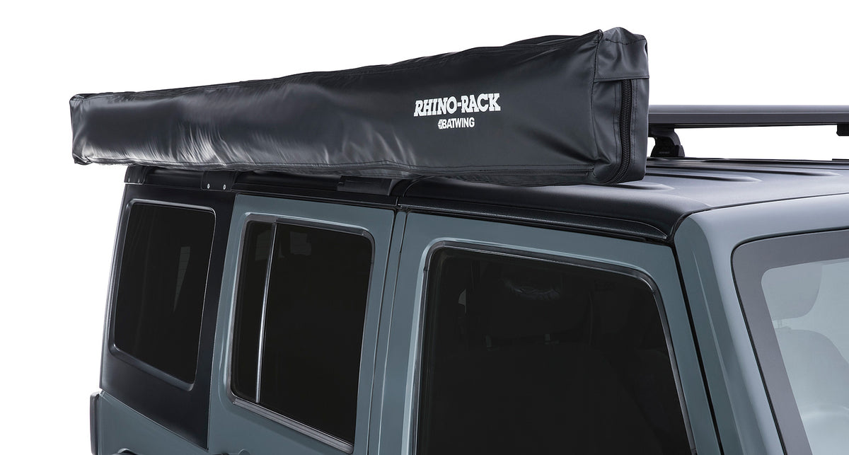 Rhino Rack Batwing an Pioneer Platform auf Jeep Wrangler befestigt