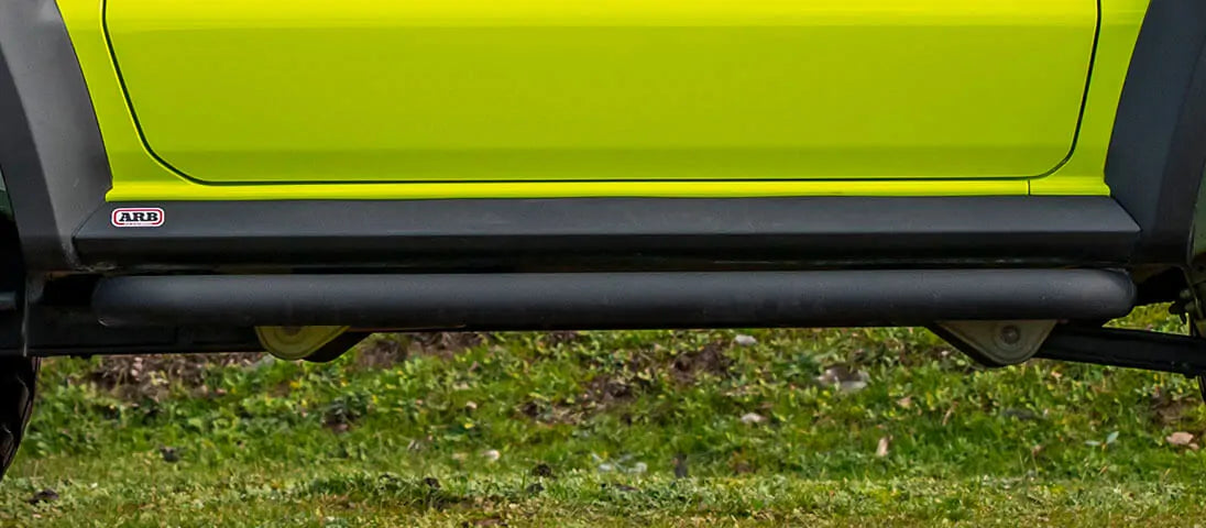 Seitenansicht Suzuki Jimny GJ mit ARB Rockslider