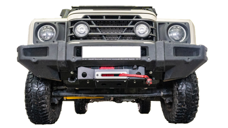 Warn Seilwinde mit Anbausatz an Ineos Grenadier