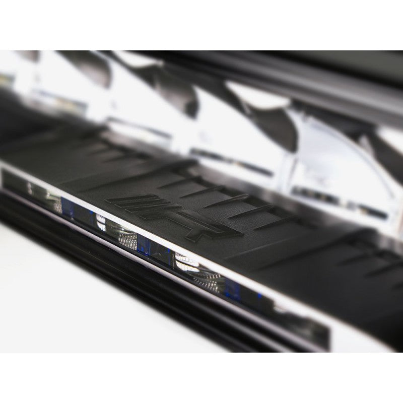 Nahaufnahme der LED des Triple R 1250 Elite mit ilba