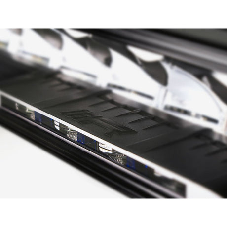 Nahaufnahme der LED des Triple R 1250 Elite mit ilba