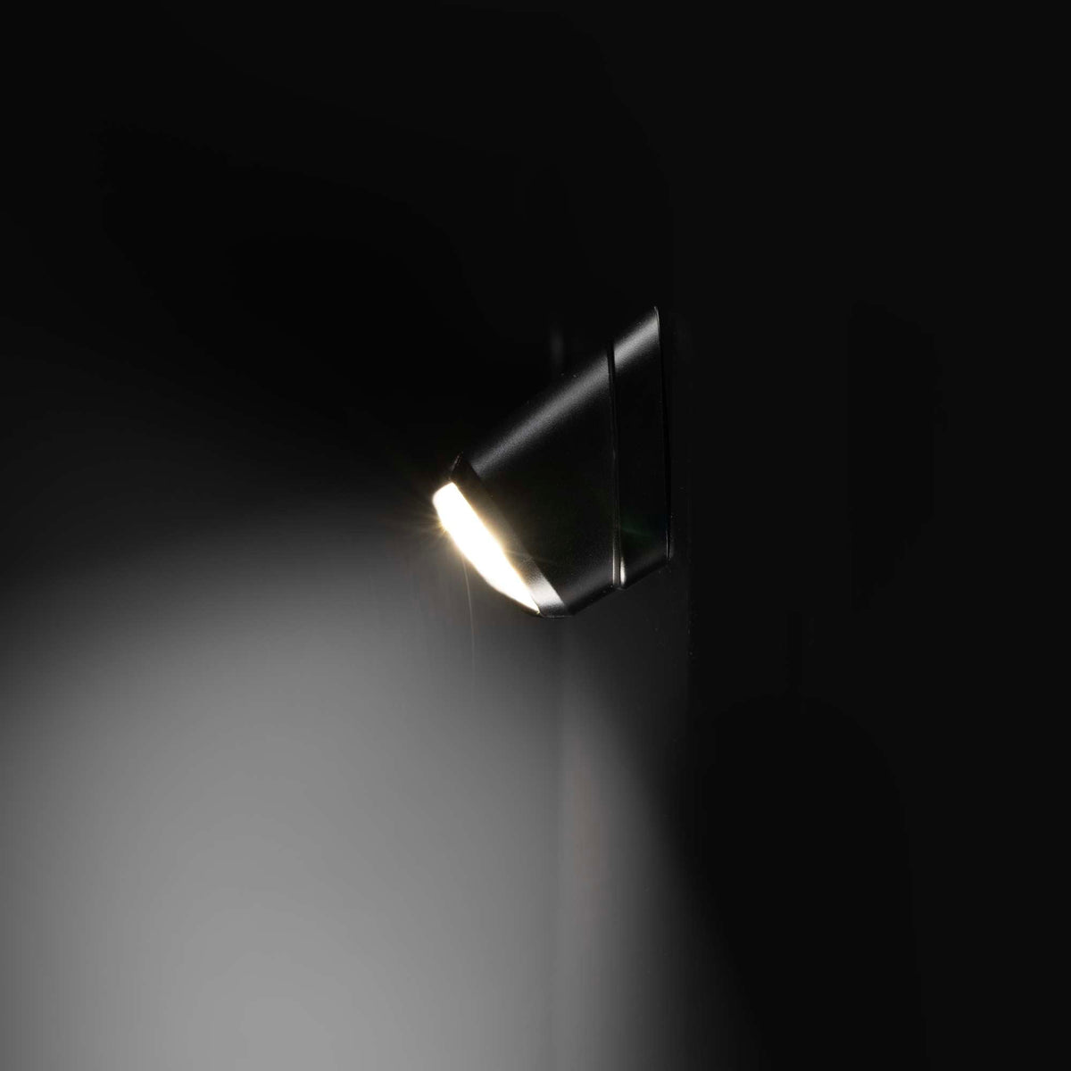 Strands NUUK E-LINE SCENE LIGHT 80W – Ansicht 2