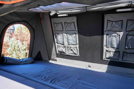 Alu Cab Family RT-4S Innenraumansicht auf Dachzeltdach