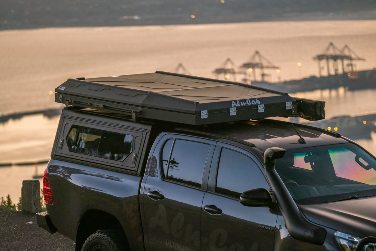 Alu Cab Dachzelt Gen 3 R geschlossen auf Toyota Hilux