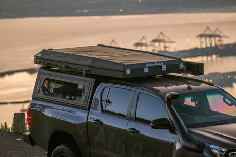 Alu Cab Dachzelt Gen 3 R geschlossen auf Toyota Hilux