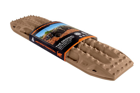 gestapelte MAXTRAX MKII Bergeboards desert tan