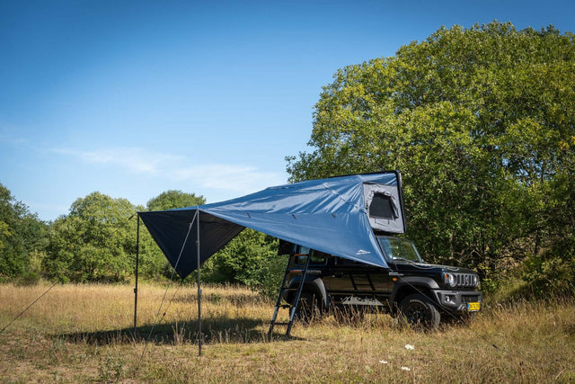 Markise von Moby Mountain mit Peak XL Dachzelt auf Suzuki Jimny