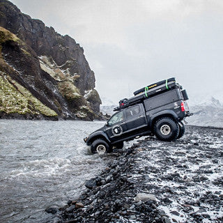 Alu-Cab Hardtop "Adventure" für Toyota Hilux 2005-2015 Doppelkabine schwarz/geriffelt