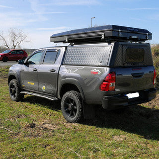 Alu-Cab Hardtop "Adventure" für Toyota Hilux 2016+ Doppelkabine schwarz/geriffelt