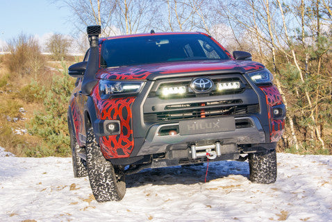 Lazer Lamps Kühlergrill-Kit Toyota Hilux Invincible-X (2021+) inkl. 2x Triple-R 750 Elite Gen2