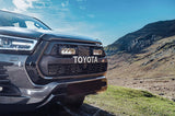 Lazer Lamps Kühlergrill-Kit Toyota Hilux GR Sport (2023-2024) inkl. 2x Triple-R 750 Wide