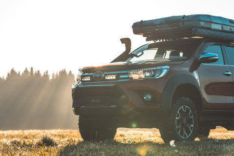 Lazer Lamps Kühlergrill-Kit Toyota Hilux Revo (2017-2020) inkl. 2x Triple-R 750 G2 Elite
