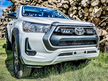 Lazer Lamps Kühlergrill-Kit Toyota Hilux Revo (Com., Invincible) 2021+ Inkl. 2x Triple-R750 Wide